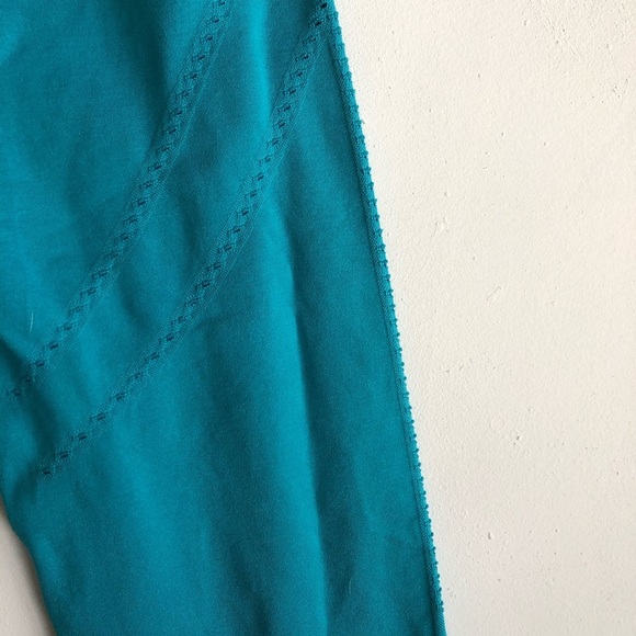 Fabletics High-Waisted Seamless Dot Capri - Picture 4 of 5